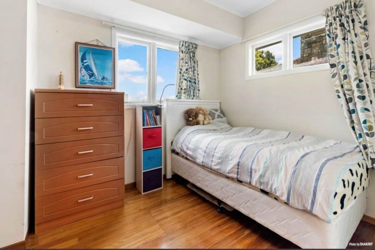 Photo of property in 27 Bruce Road, Glenfield, Auckland, 0629