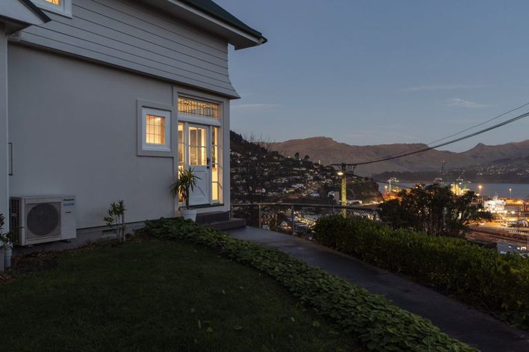 Photo of property in 2 Selwyn Road, Lyttelton, 8082