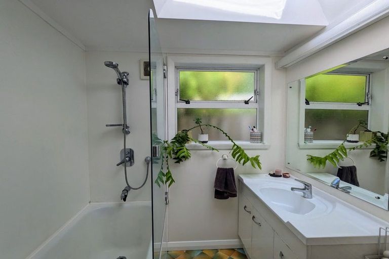 Photo of property in 19 Curtis Street, Karori, Wellington, 6012