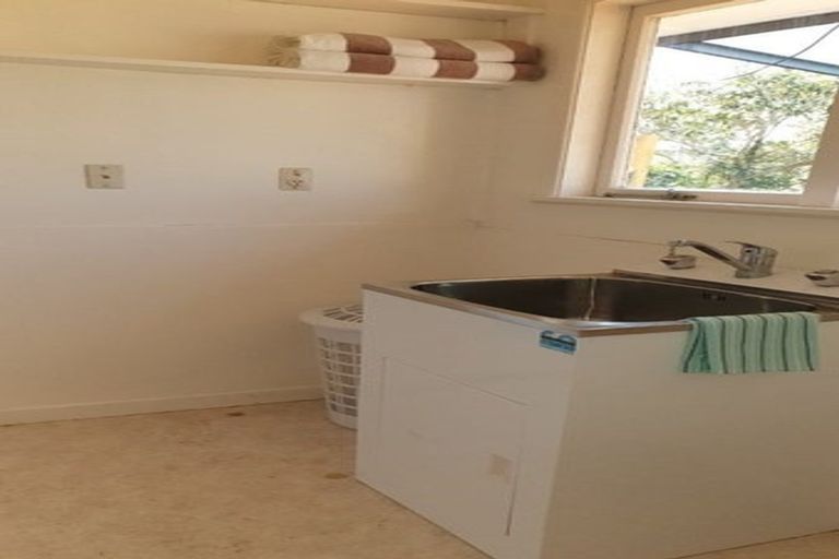 Photo of property in 54 Chippendale Crescent, Birkdale, Auckland, 0626