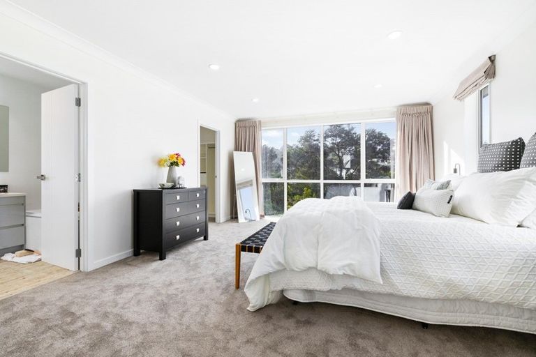 Photo of property in 16 Para Close, Fairview Heights, Auckland, 0632