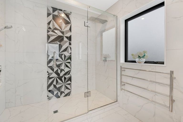 Photo of property in 7 Manawanui Way, Orewa, 0931