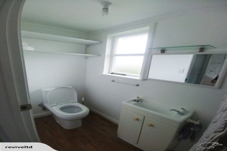 Photo of property in 2/30 Neal Avenue, Glenfield, Auckland, 0629