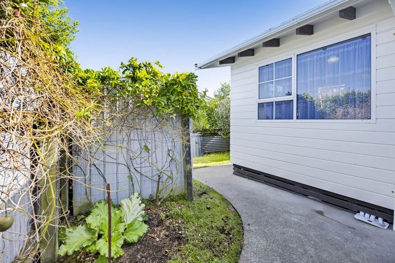 Photo of property in 8a Grant Vc Street, Hawera, 4610
