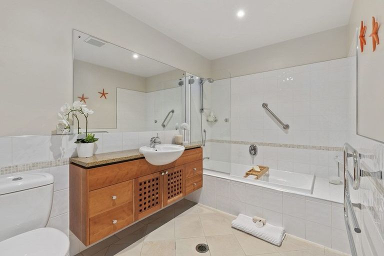 Photo of property in 32a Langton Road, Stanmore Bay, Whangaparaoa, 0932
