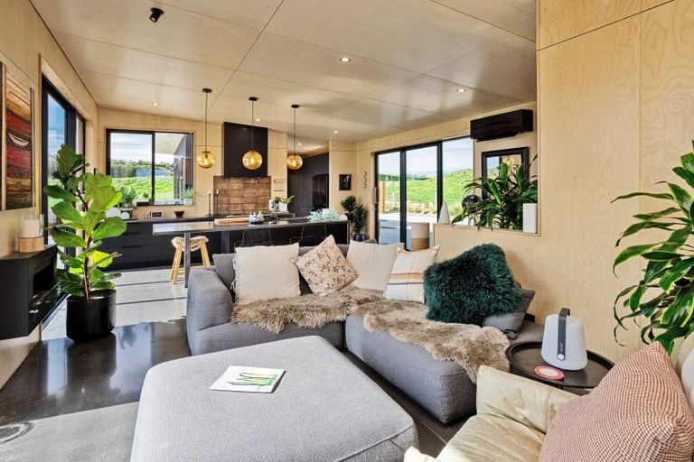 Photo of property in 68 Sunrise Drive, Seaward Bush, Invercargill, 9812