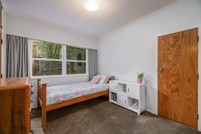 Photo of property in 40 Divich Avenue, Te Atatu South, Auckland, 0610