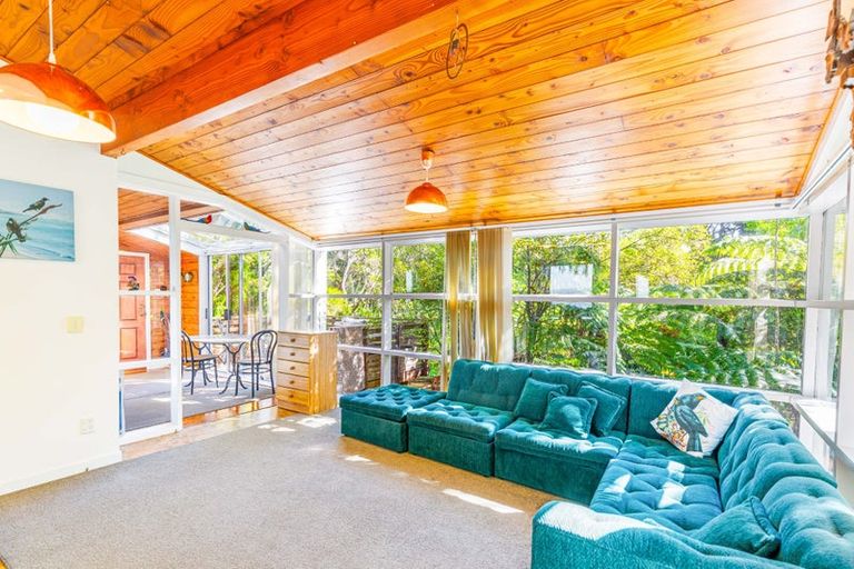 Photo of property in 98 Scenic Drive, Titirangi, Auckland, 0604