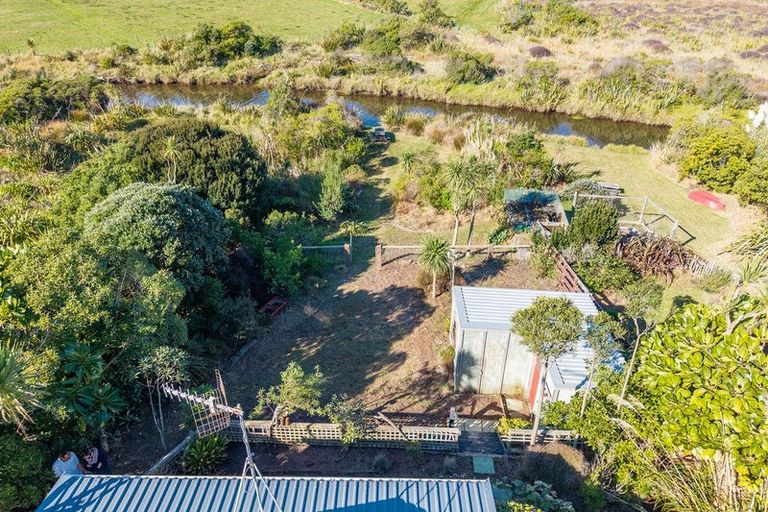 Photo of property in 4 Moana Street, Otaki Beach, Otaki, 5512