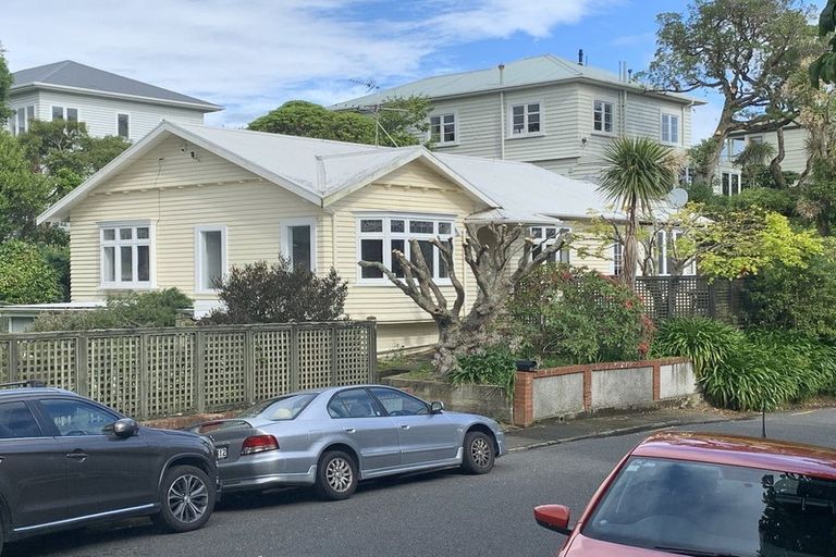 Photo of property in 21a Putnam Street, Northland, Wellington, 6012