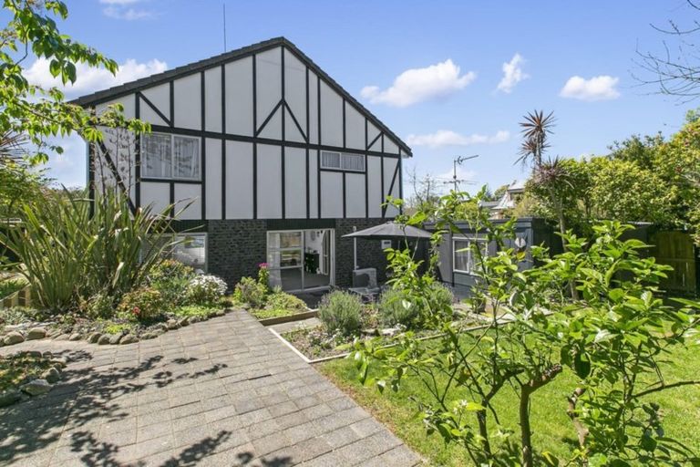 Photo of property in 104 Manhattan Heights, Glendene, Auckland, 0602