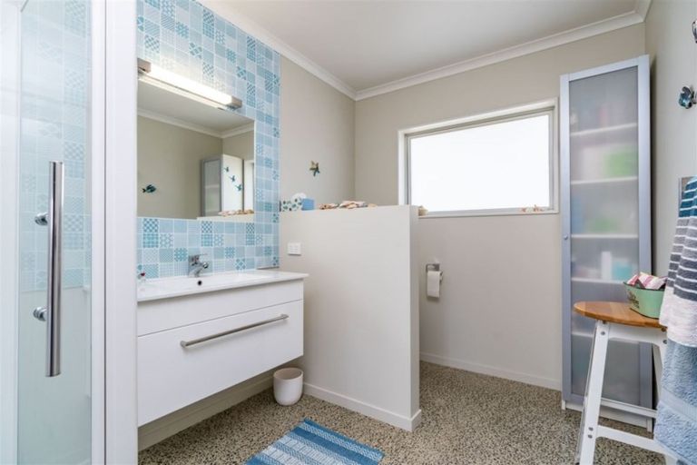 Photo of property in 52 Daniel Parade, Mangawhai, 0975