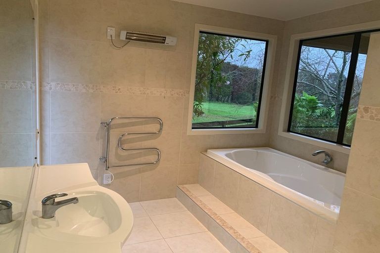 Photo of property in 16 Sinton Road, Hobsonville, Auckland, 0618