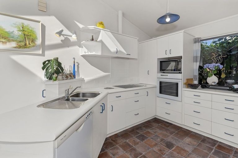 Photo of property in 2/3 Tiri View Place, Waiake, Auckland, 0630