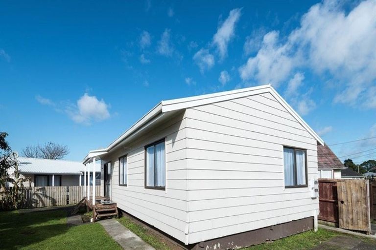 Photo of property in 8a Ross Avenue, Otara, Auckland, 2023