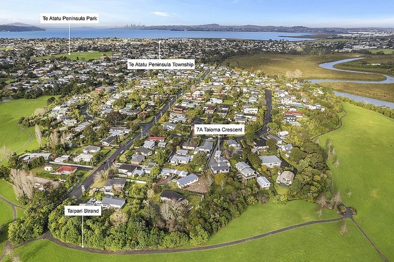 Photo of property in 7a Taioma Crescent, Te Atatu Peninsula, Auckland, 0610