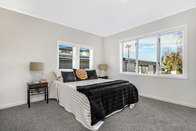 Photo of property in 1/52 Takanini Road, Takanini, 2112