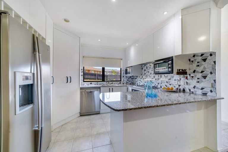 Photo of property in 96 Pitt Avenue, Clendon Park, Auckland, 2103