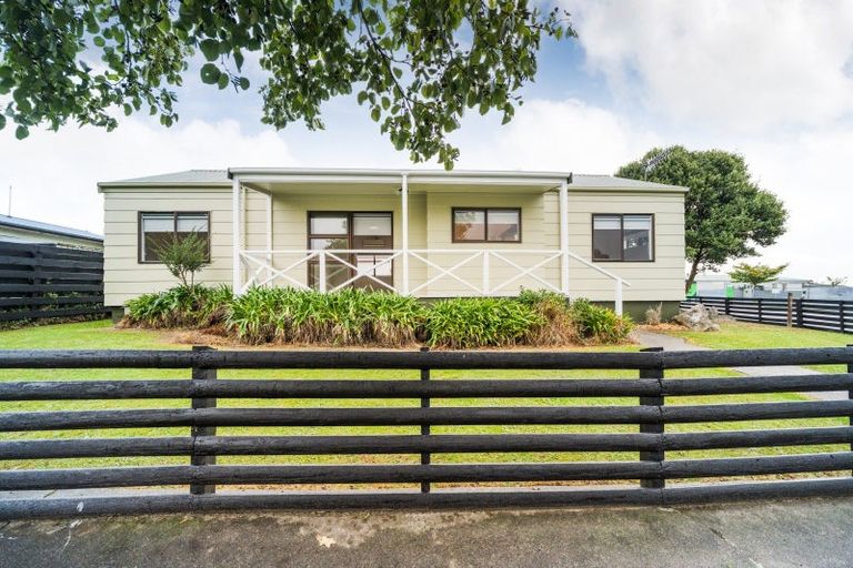 Photo of property in 2 Peter Hall Drive, Kelvin Grove, Palmerston North, 4414