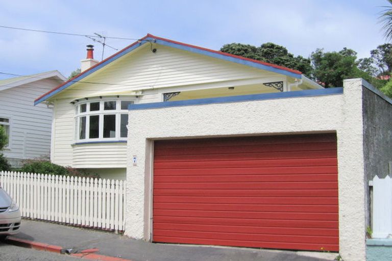 Photo of property in 7 Vennell Street, Brooklyn, Wellington, 6021