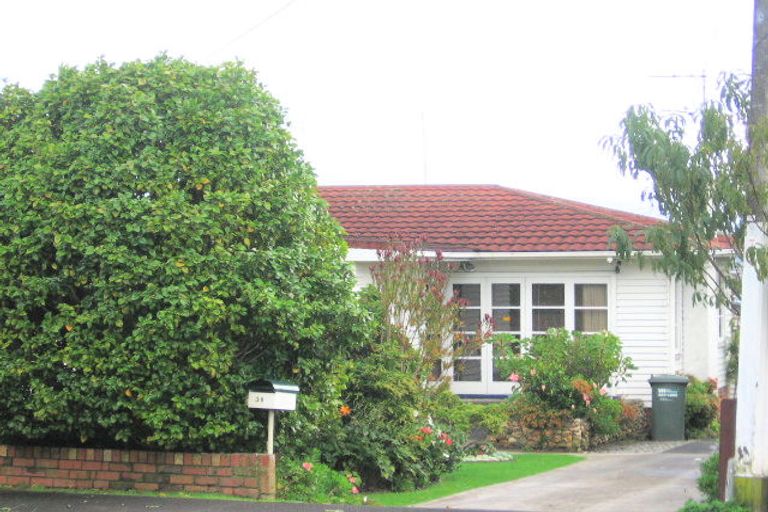 Photo of property in 38 James Laurie Street, Henderson, Auckland, 0612