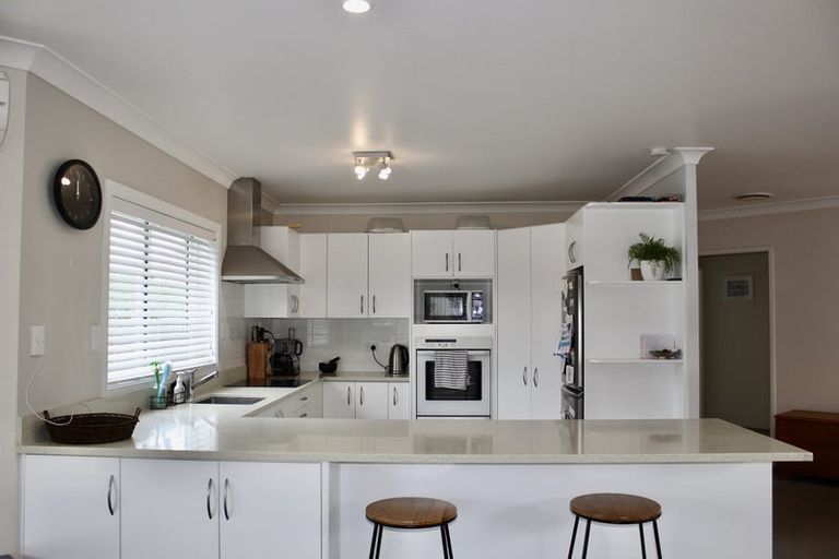 Photo of property in 142a Hutchinson Avenue, New Lynn, Auckland, 0600