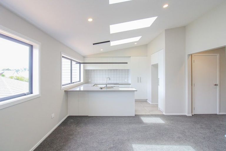 Photo of property in 4/7 Grays Road, Plimmerton, Porirua, 5026