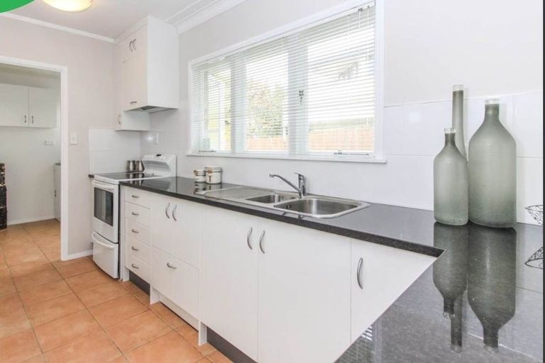 Photo of property in 2/27 Nui Mana Place, Te Atatu South, Auckland, 0610