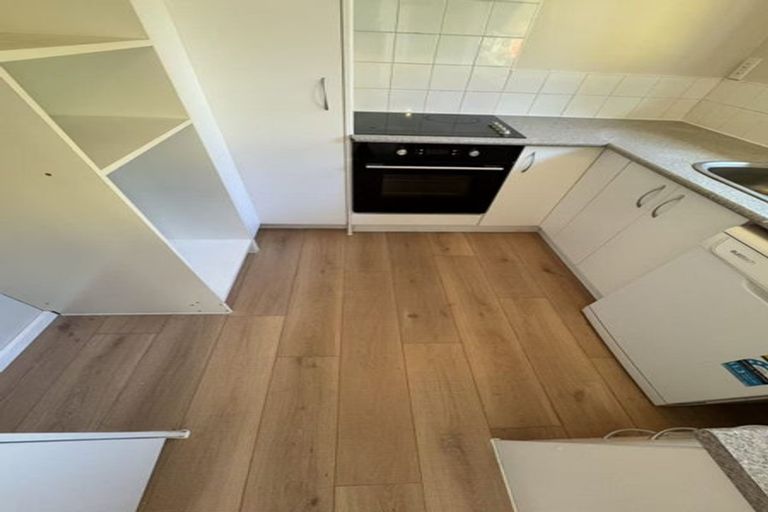 Photo of property in 81 Kemp Road, Massey, Auckland, 0614