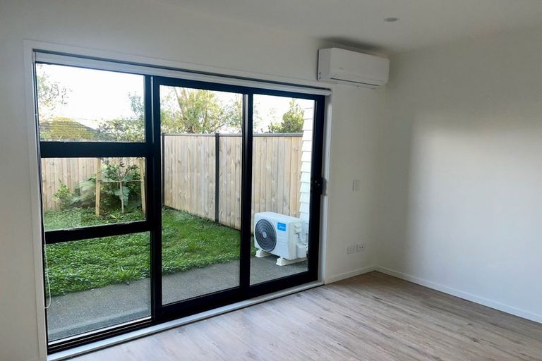 Photo of property in 16 Rauemi Way, Te Atatu South, Auckland, 0610