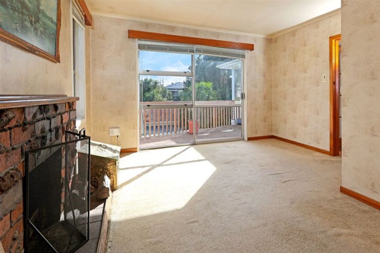 Photo of property in 5 Renata Crescent, Te Atatu Peninsula, Auckland, 0610