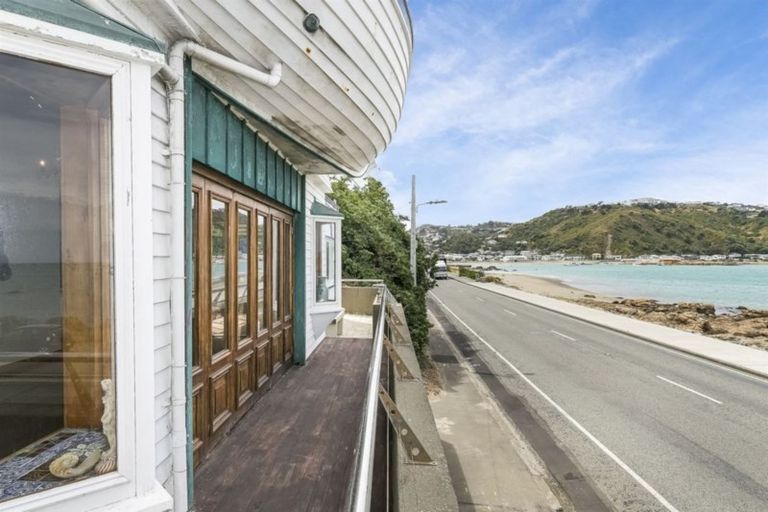 Photo of property in 330 The Esplanade, Island Bay, Wellington, 6023