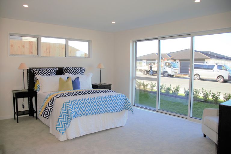 Photo of property in 98 Godfrey Drive, Orewa, 0931