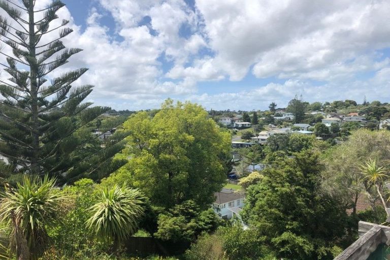 Photo of property in 2/77 Stanley Road, Glenfield, Auckland, 0629