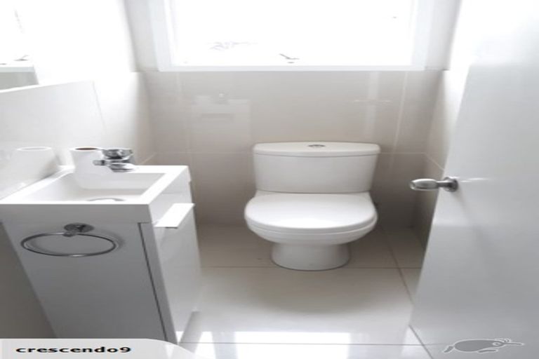 Photo of property in 5 Denver Avenue, Sunnyvale, Auckland, 0612