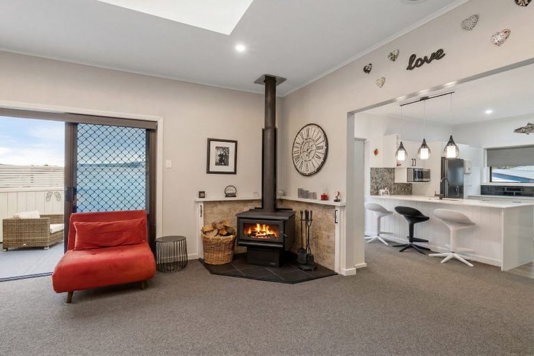 Photo of property in 72 Moeraki Road, Maoribank, Upper Hutt, 5018