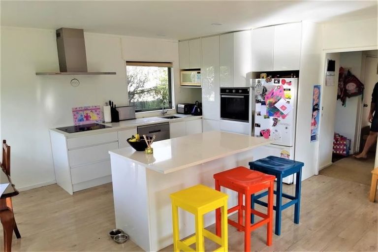 Photo of property in 2/37 Lysander Crescent, Beach Haven, Auckland, 0626