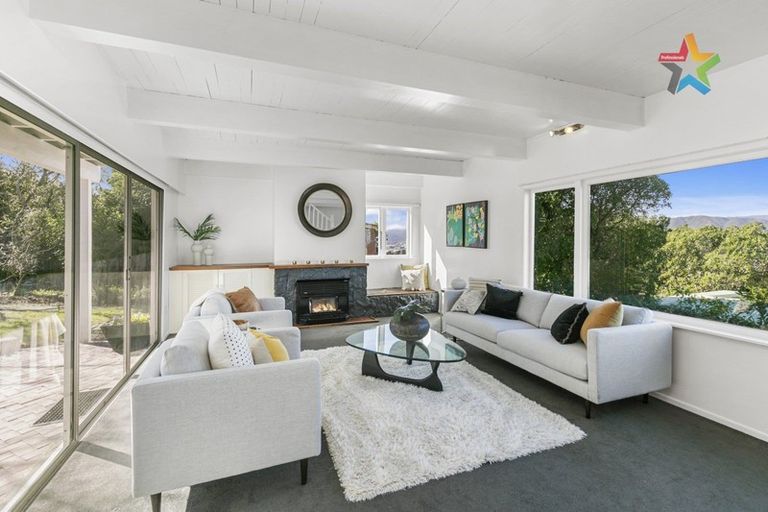 Photo of property in 30 Singers Road, Korokoro, Lower Hutt, 5012