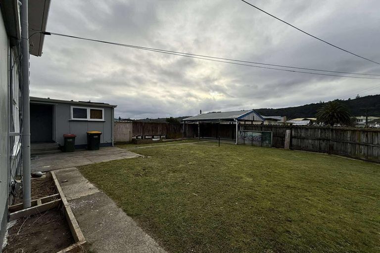 Photo of property in 11 Wainhouse Street, Stokes Valley, Lower Hutt, 5019