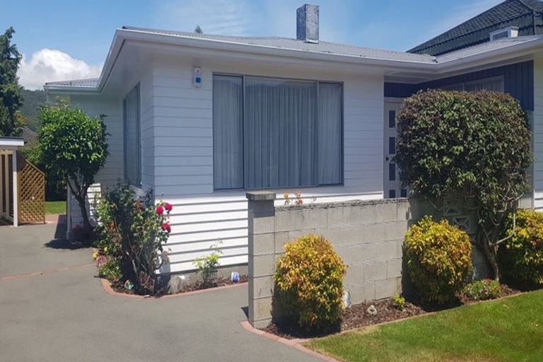 Photo of property in 10 Kukupa Grove, Heretaunga, Upper Hutt, 5018