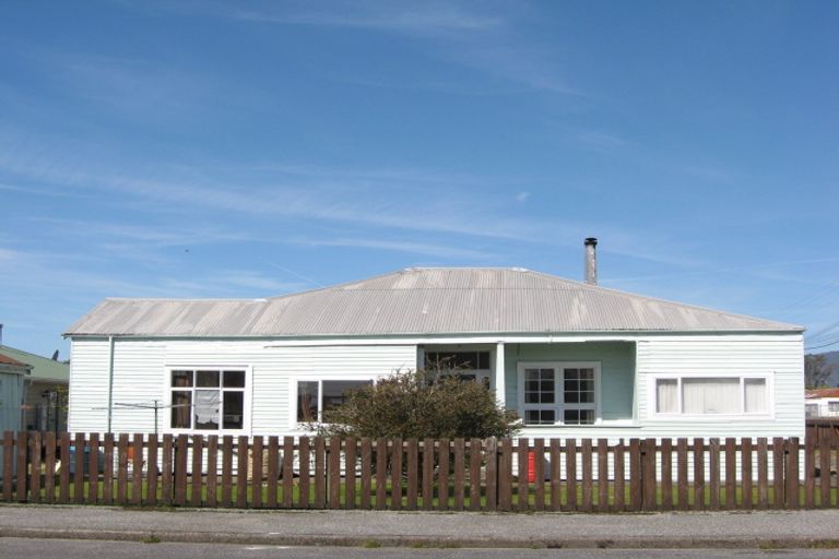 Photo of property in 31 Russell Street, Westport, 7825