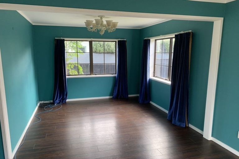 Photo of property in 5 Tawa Road, Te Atatu Peninsula, Auckland, 0610