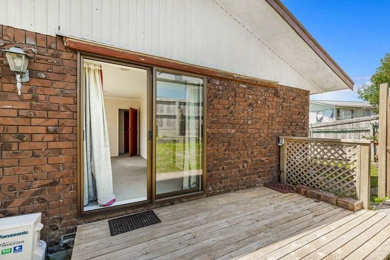 Photo of property in 1/4173a Great North Road, Glen Eden, Auckland, 0602