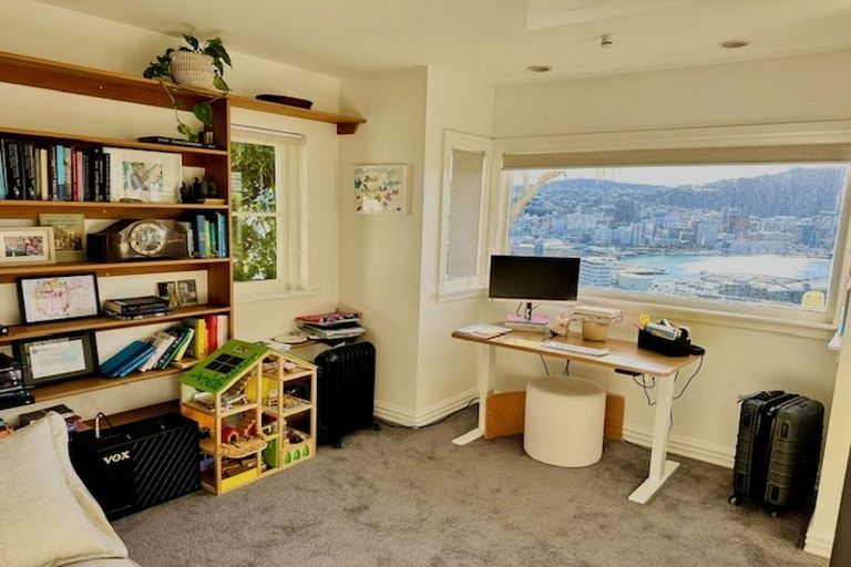 Photo of property in 19 Shannon Street, Mount Victoria, Wellington, 6011