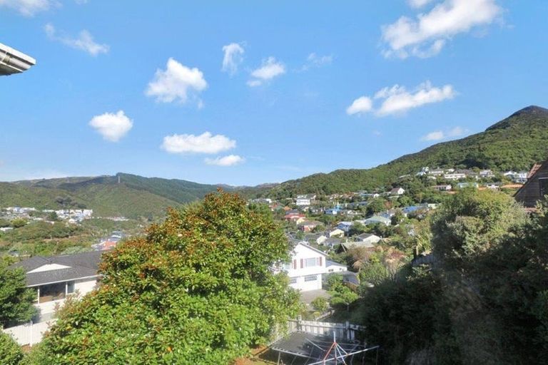 Photo of property in 39 Thurleigh Grove, Karori, Wellington, 6012