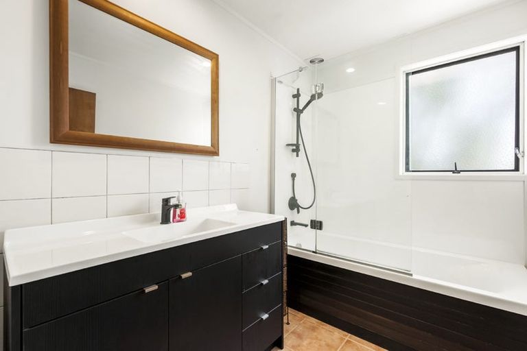 Photo of property in 4 Spinella Drive, Bayview, Auckland, 0629