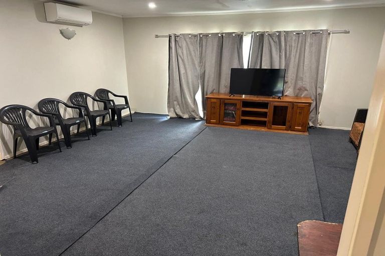 Photo of property in 224 Walter Strevens Drive, Conifer Grove, Takanini, 2112