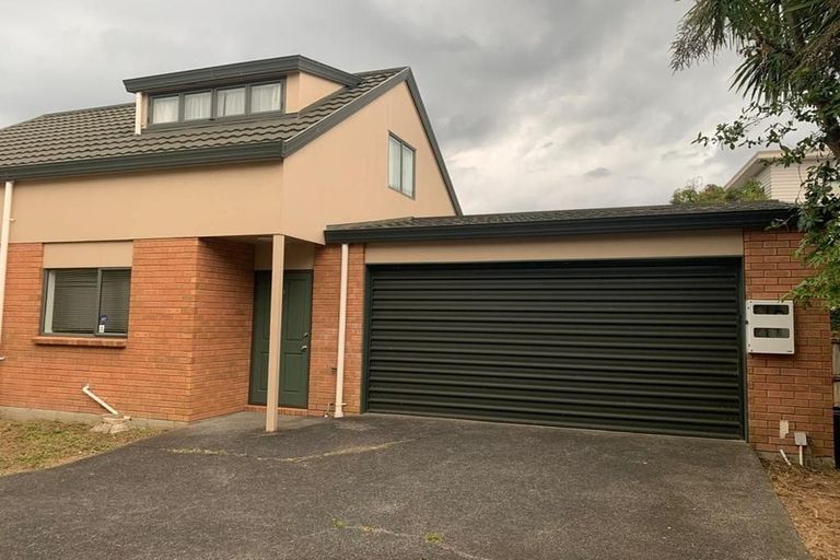 Photo of property in 1/1 Melview Place, New Lynn, Auckland, 0600