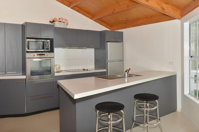 Photo of property in 2 Kaiwaka Road, Onerahi, Whangarei, 0110