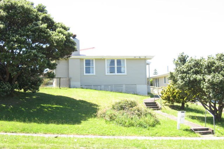 Photo of property in 121 Te Pene Avenue, Titahi Bay, Porirua, 5022